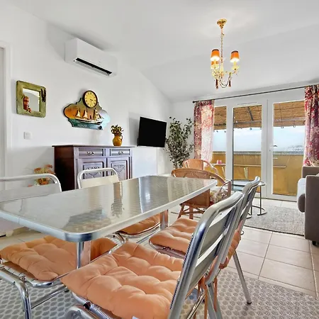 Apartment T2 - Piscine, Parking & Terrasse