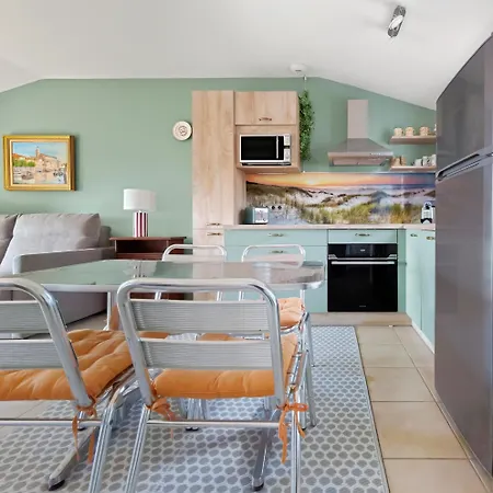 شقة T2 - Piscine, Parking & Terrasse *